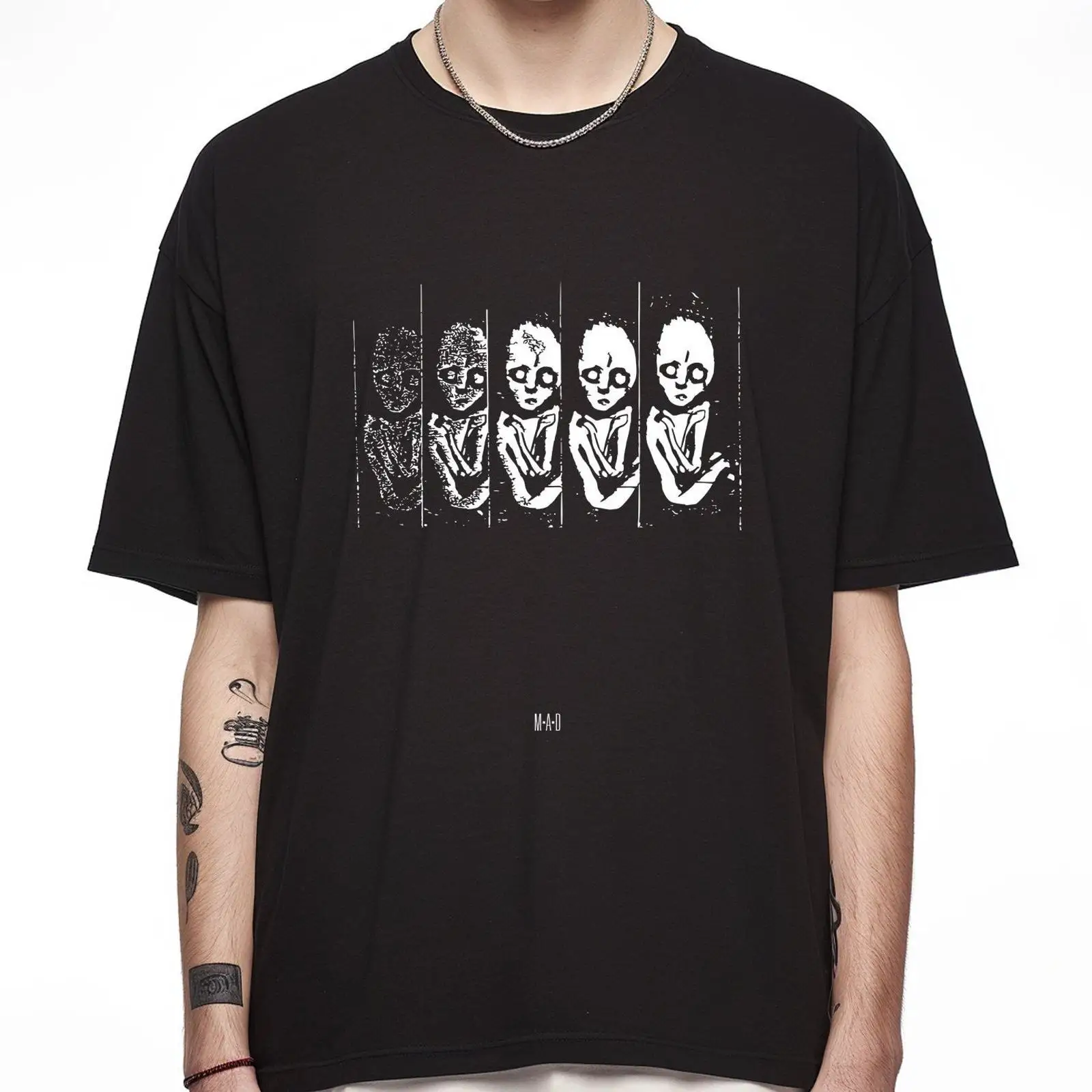 Streetwear Brand Aesthetic - MAD 001 เสื้อยืดแบรนด์มินิมอลลิสต์ ดีไซน์เรียบง่าย สำหรับคนรักความคิดสร้างสรรค์ มี